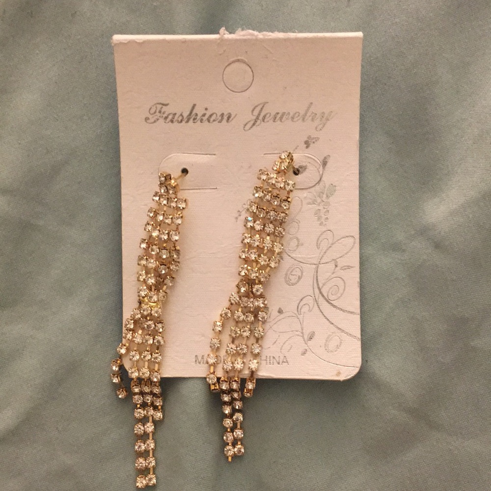 Gold dangling earrings ✨
